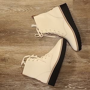 Dr. Scholls Local Off White Platform Boots Size 8.5